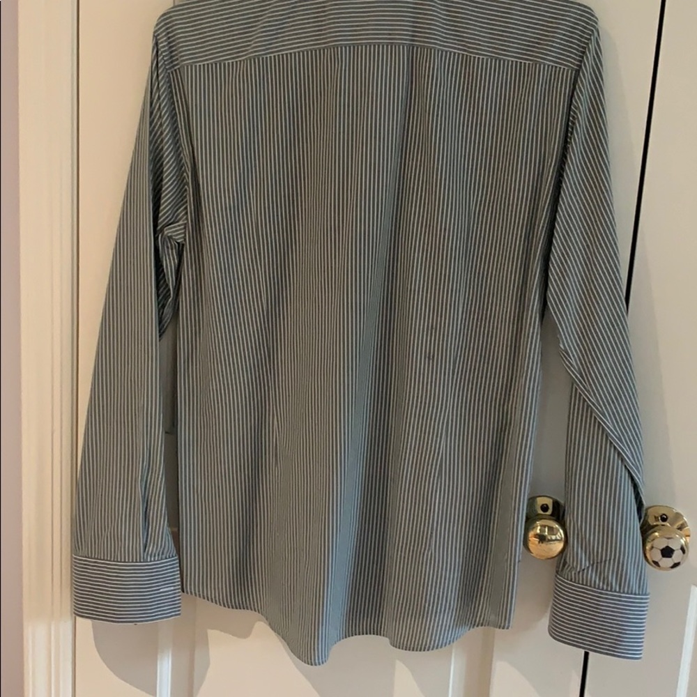 Hugo Boss Button Down Size Medium - Picture 3 of 4